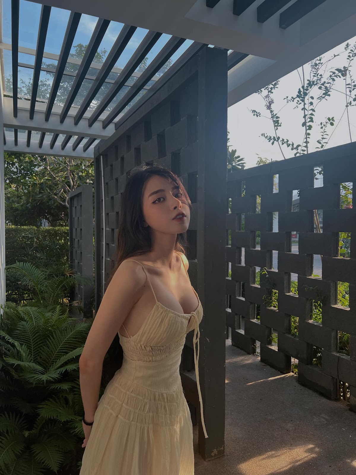 Ảnh Gái Xinh Instagram Hạnh Bích Trần Chen Bi Xing – __hanhbichtran__
