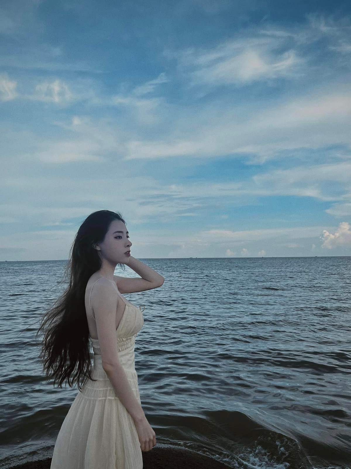 Ảnh Gái Xinh Instagram Hạnh Bích Trần Chen Bi Xing – __hanhbichtran__