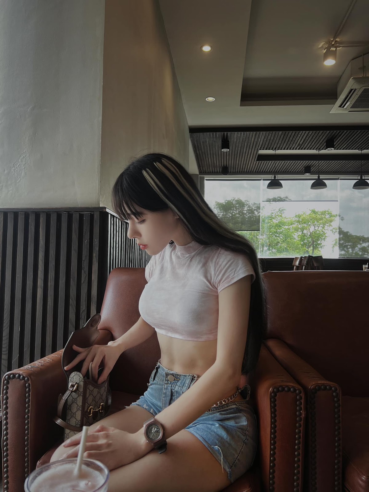 Ảnh Gái Xinh Instagram Hạnh Bích Trần Chen Bi Xing – __hanhbichtran__