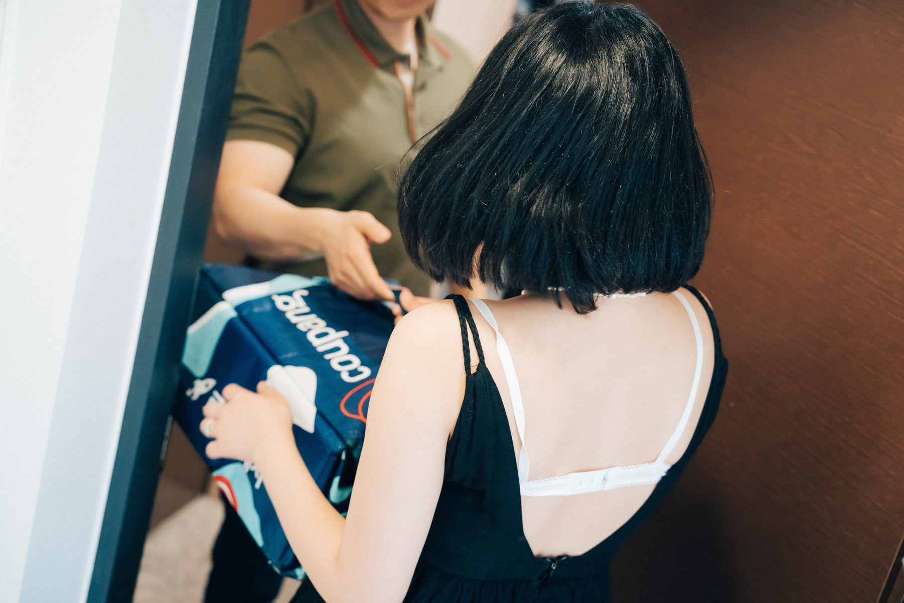 Ảnh Nóng 18+ Gái Xinh ZIA.Kwon 권지아, [Loozy] With Delivery Man Set.01