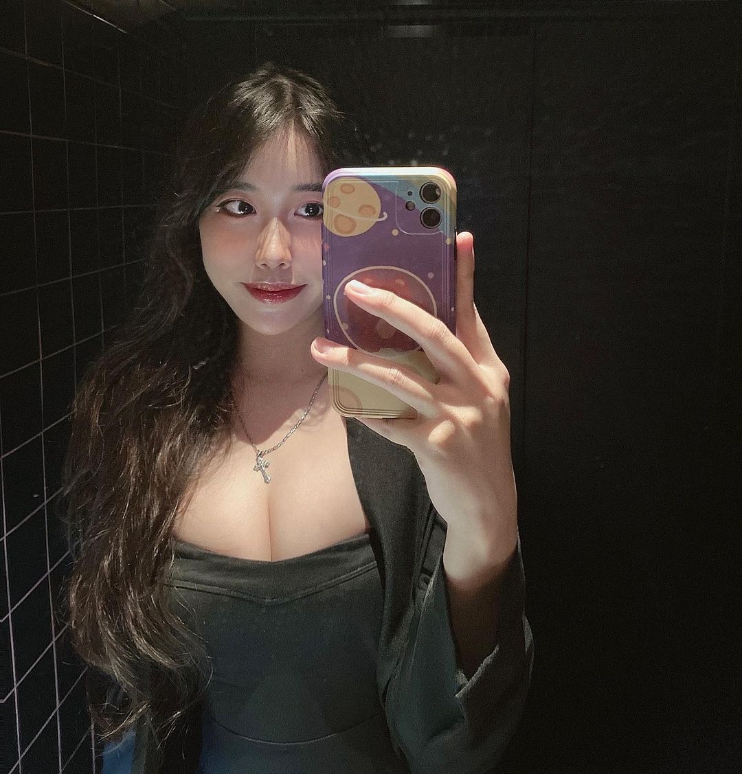 Ảnh 18+ Gái Xinh Instagram Nguyễn Ngọc Thiên Thùy _thinthuy.28_ – Onlyfans Leak