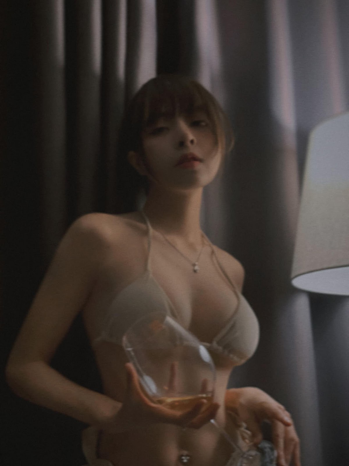 Ảnh Gái Xinh Instagram Hạnh Bích Trần Chen Bi Xing – __hanhbichtran__