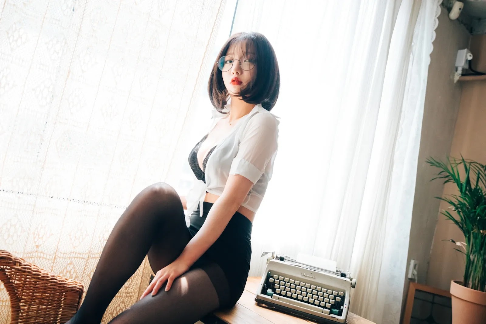 Ảnh Nóng 18+ Gái Xinh Son Yeeun 손예은, [LOOZY] Officegirl’s Vacation Vol.01