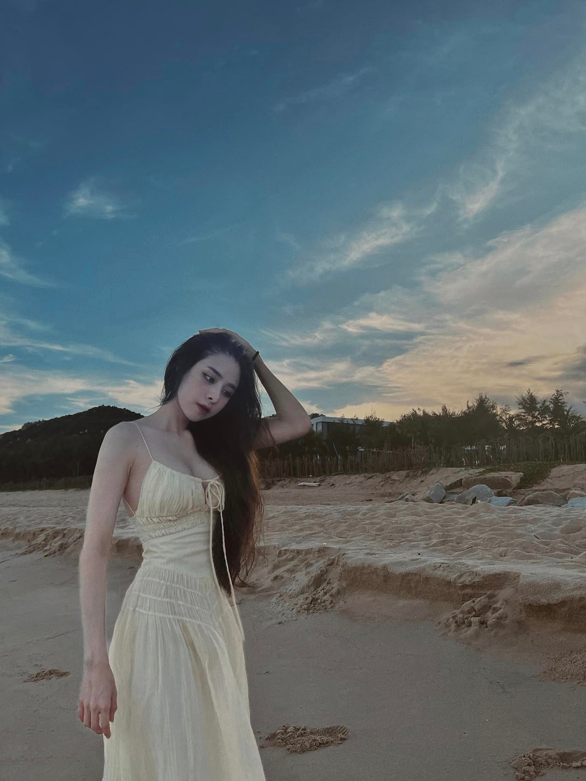Ảnh Gái Xinh Instagram Hạnh Bích Trần Chen Bi Xing – __hanhbichtran__