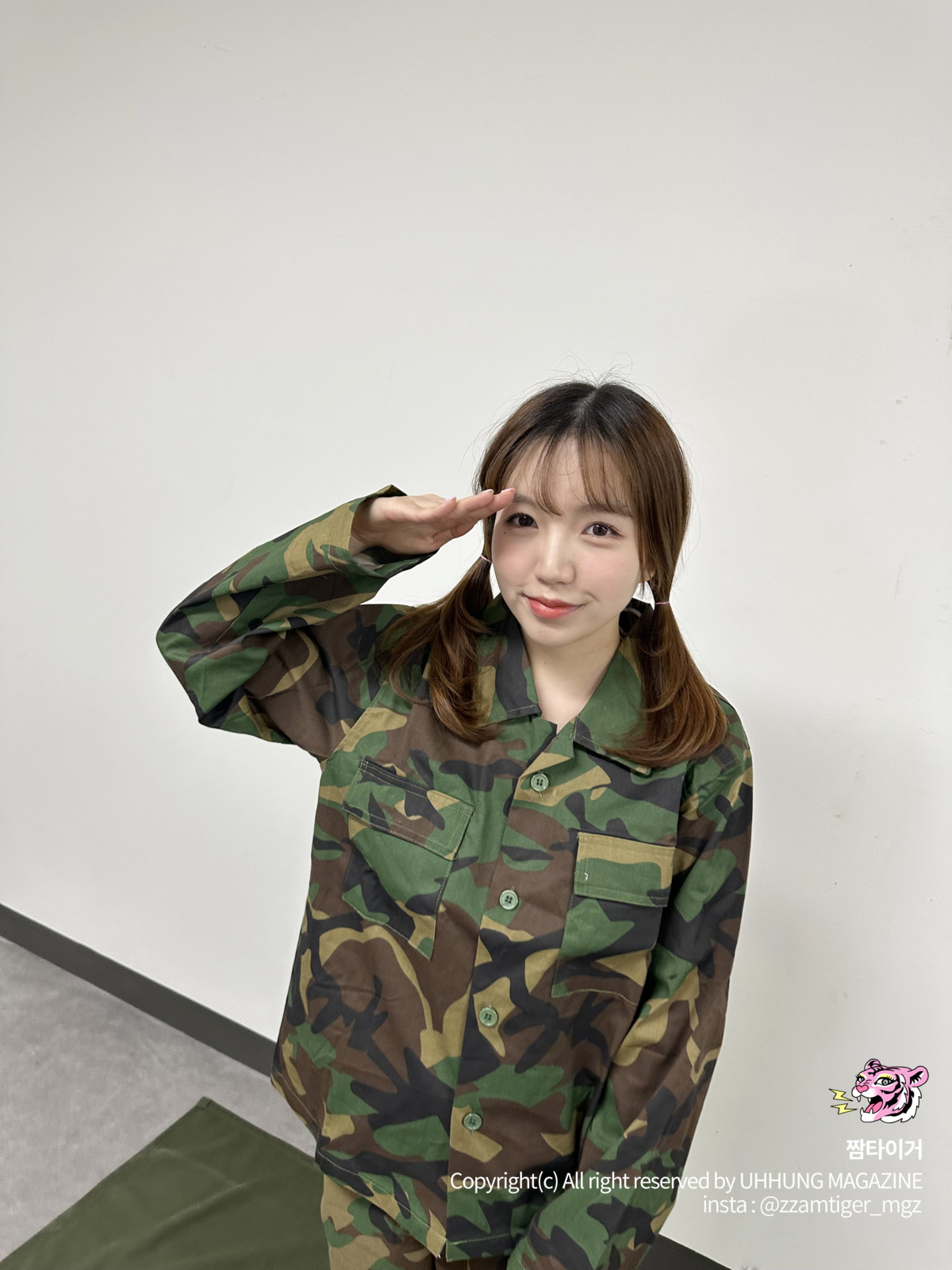 Ảnh Gái Xinh Sexy Yoonvely 윤블리, UHHUNG Magazine Vol.04 “Milltary” Set.01 – Onlyfans Leak