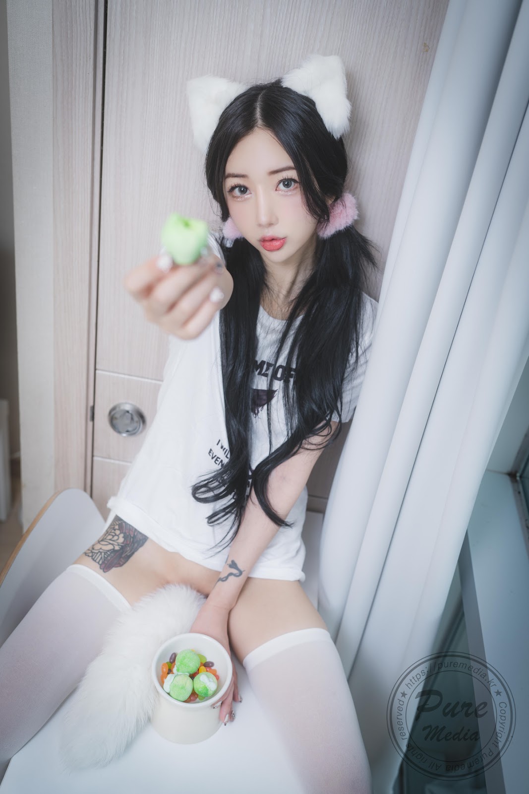 Ảnh Nóng 18+ Gái Xinh Jia 지아, [PURE MEDIA] Naked cat on the sofa Set.01