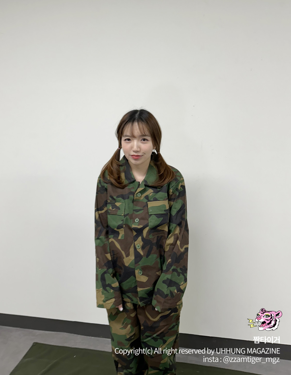 Ảnh Gái Xinh Sexy Yoonvely 윤블리, UHHUNG Magazine Vol.04 “Milltary” Set.01 – Onlyfans Leak