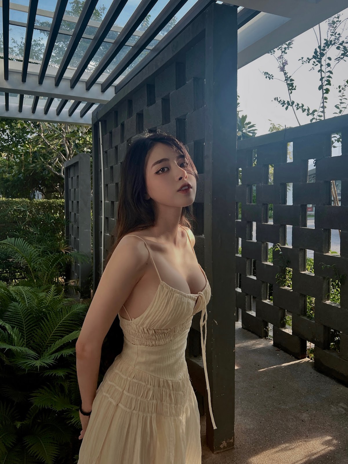 Ảnh Gái Xinh Instagram Hạnh Bích Trần Chen Bi Xing – __hanhbichtran__