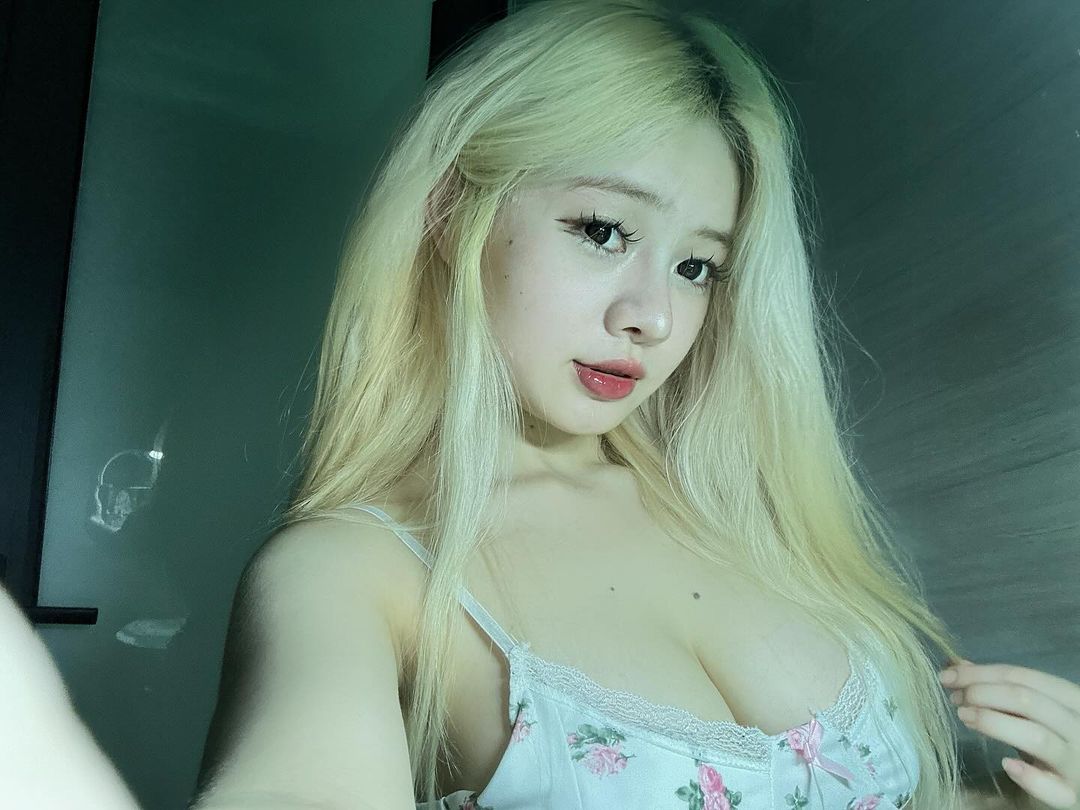 Ảnh 18+ Gái Xinh Tiktok Phạm Phương Linh linnntitxinhnhat – Onlyfans Leak