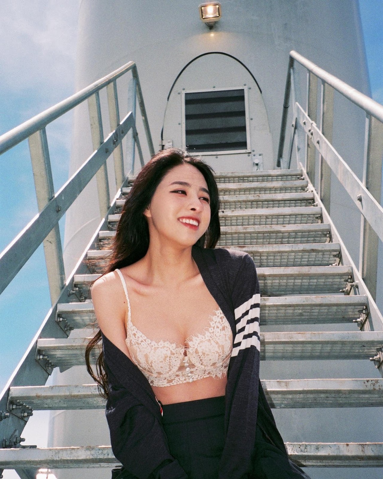 Ảnh Gái Xinh Instagram Hạnh Bích Trần Chen Bi Xing – __hanhbichtran__
