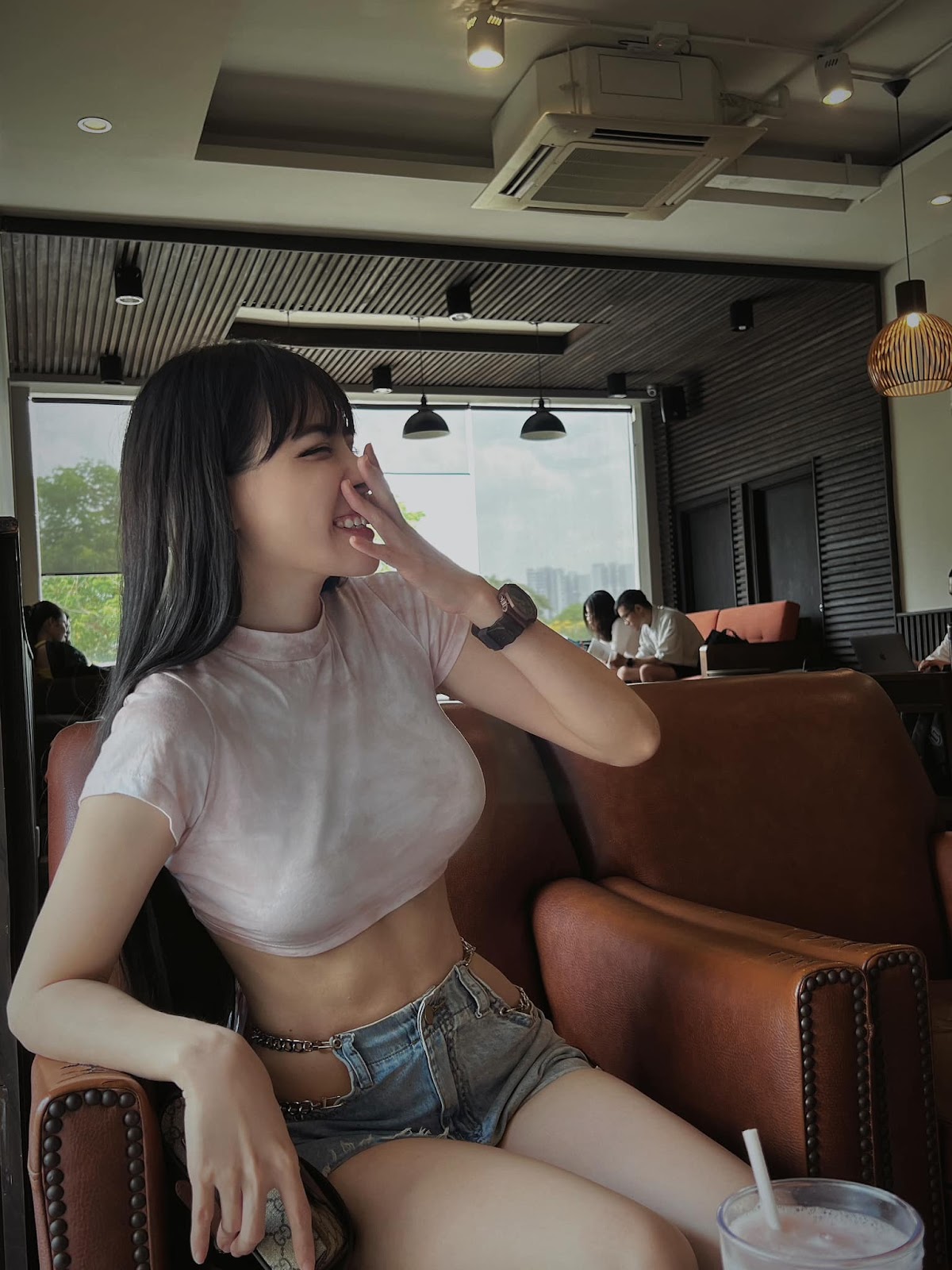 Ảnh Gái Xinh Instagram Hạnh Bích Trần Chen Bi Xing – __hanhbichtran__