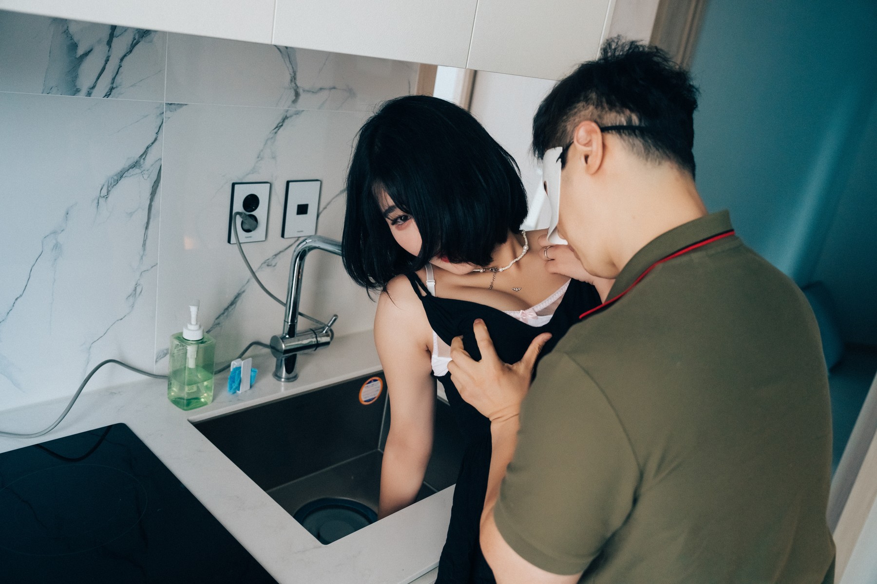 Ảnh Nóng 18+ Gái Xinh ZIA.Kwon 권지아, [Loozy] With Delivery Man Set.01