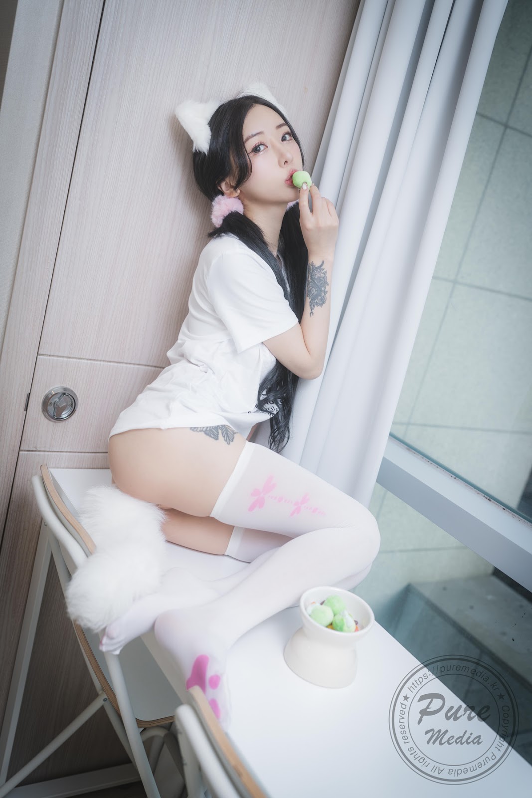 Ảnh Nóng 18+ Gái Xinh Jia 지아, [PURE MEDIA] Naked cat on the sofa Set.01