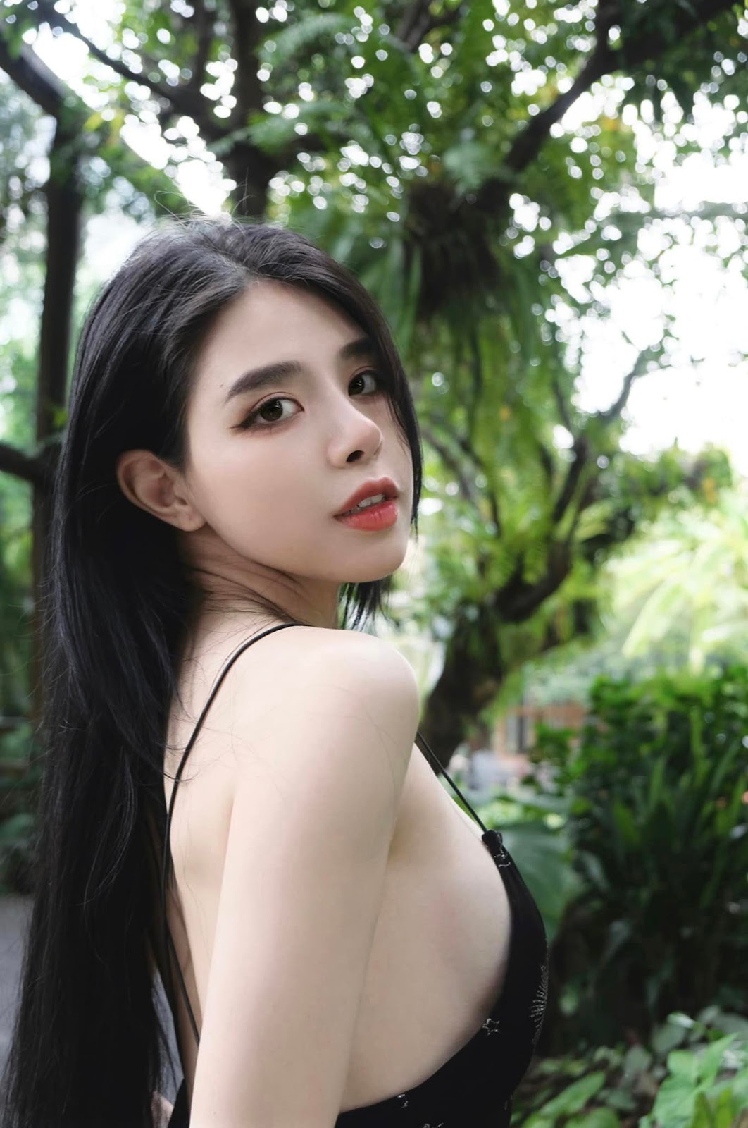 Ảnh Gái Xinh Instagram Hạnh Bích Trần Chen Bi Xing – __hanhbichtran__