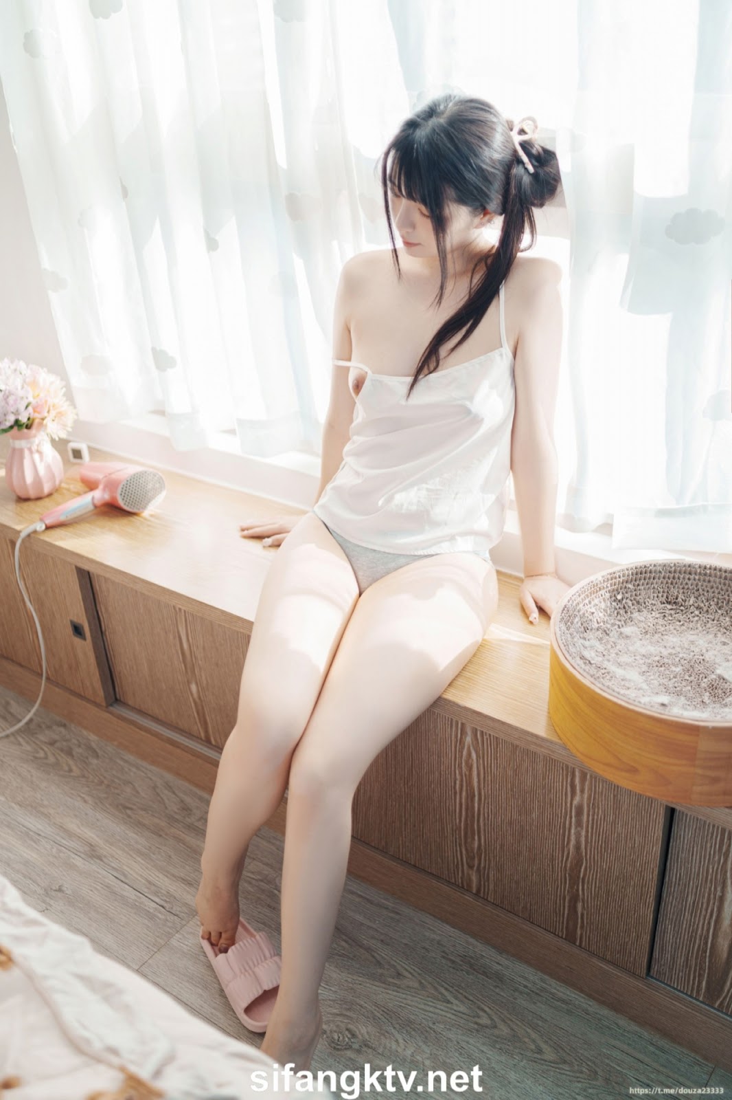Ảnh Nóng 18+ Gái Xinh Timliao 露出嫩穴勾引你