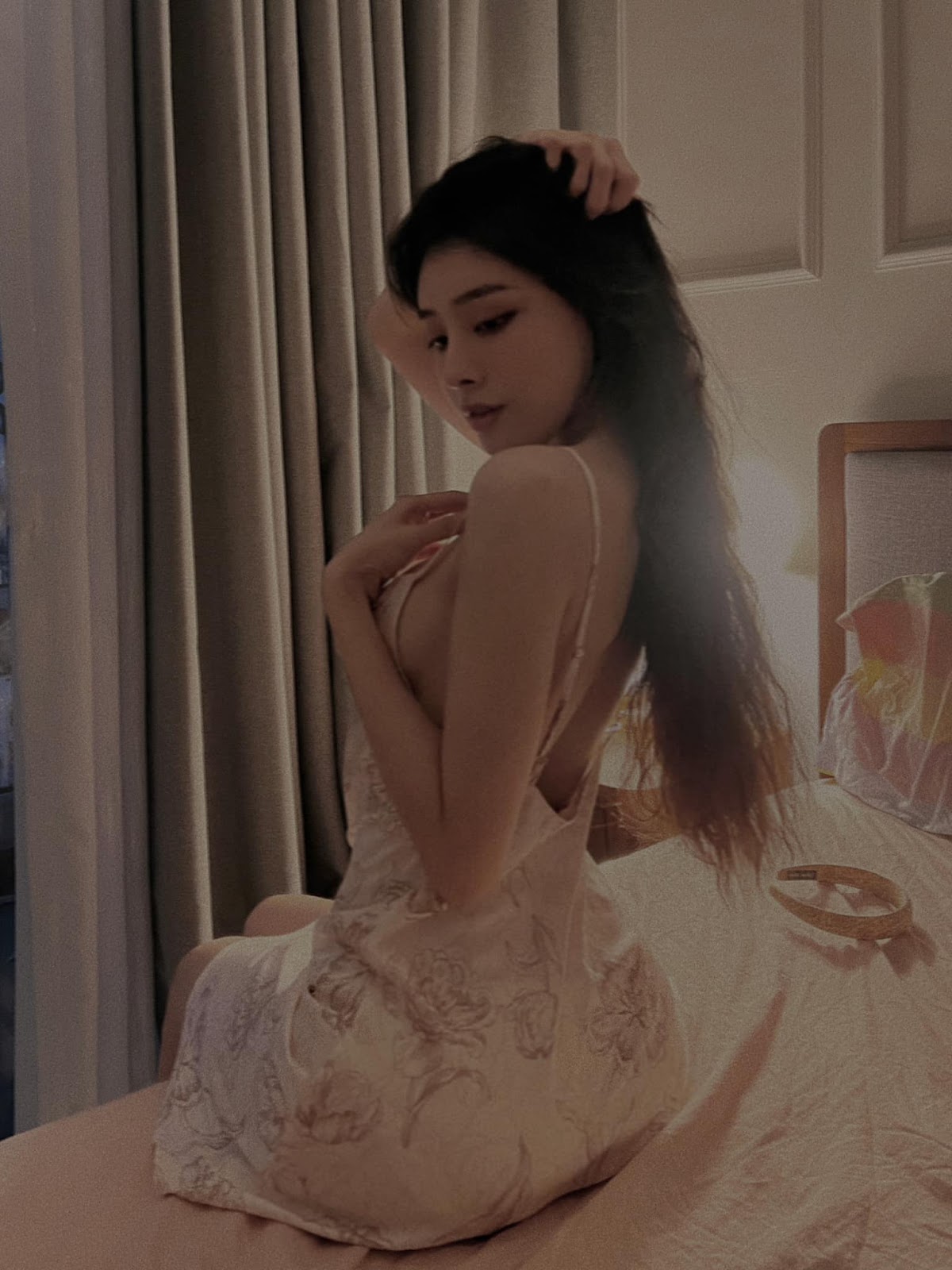 Ảnh Gái Xinh Instagram Hạnh Bích Trần Chen Bi Xing – __hanhbichtran__