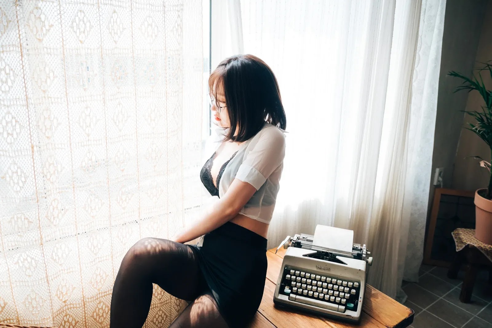Ảnh Nóng 18+ Gái Xinh Son Yeeun 손예은, [LOOZY] Officegirl’s Vacation Vol.01