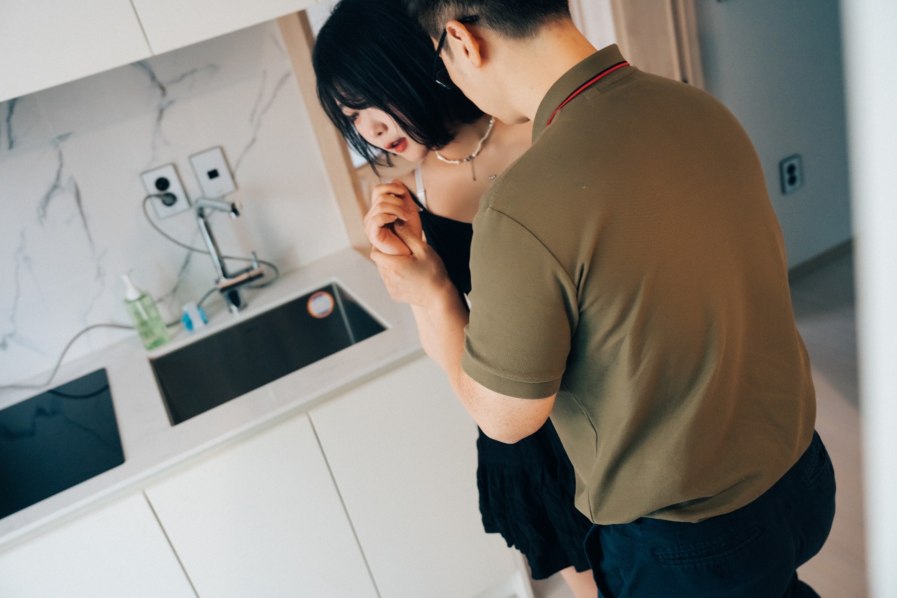 Ảnh Nóng 18+ Gái Xinh ZIA.Kwon 권지아, [Loozy] With Delivery Man Set.01