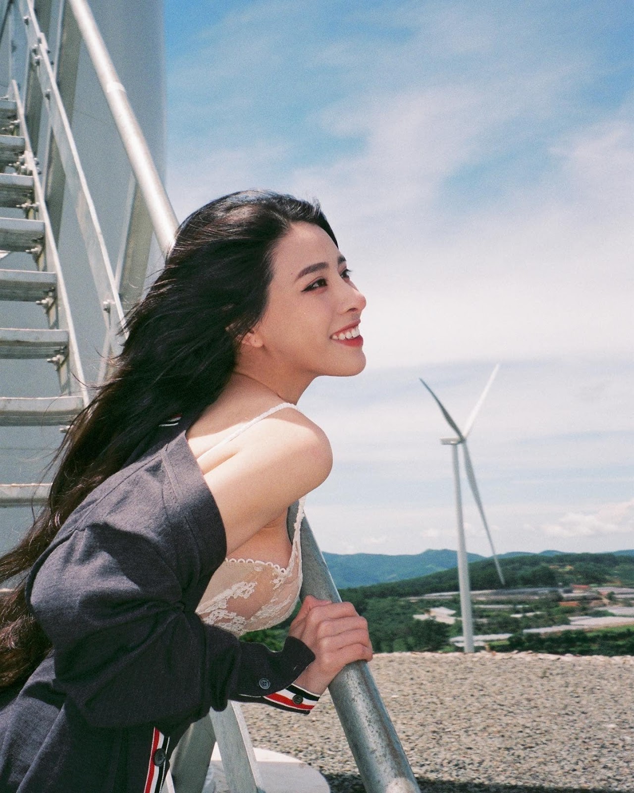 Ảnh Gái Xinh Instagram Hạnh Bích Trần Chen Bi Xing – __hanhbichtran__