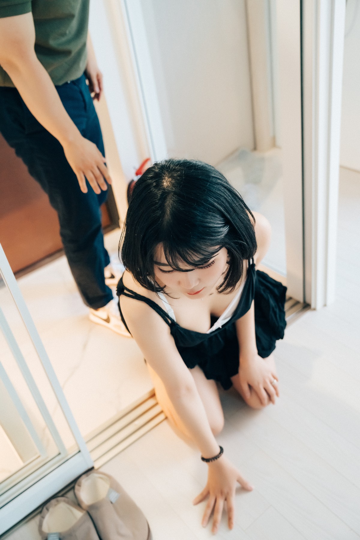 Ảnh Nóng 18+ Gái Xinh ZIA.Kwon 권지아, [Loozy] With Delivery Man Set.01